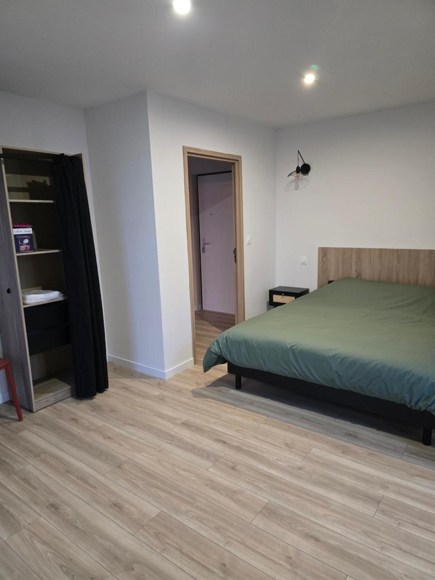 Appartement Cosy Pres De Sceneo Et Auchan Au Dessus Du Fleuriste Bellafleur Longuenesse エクステリア 写真