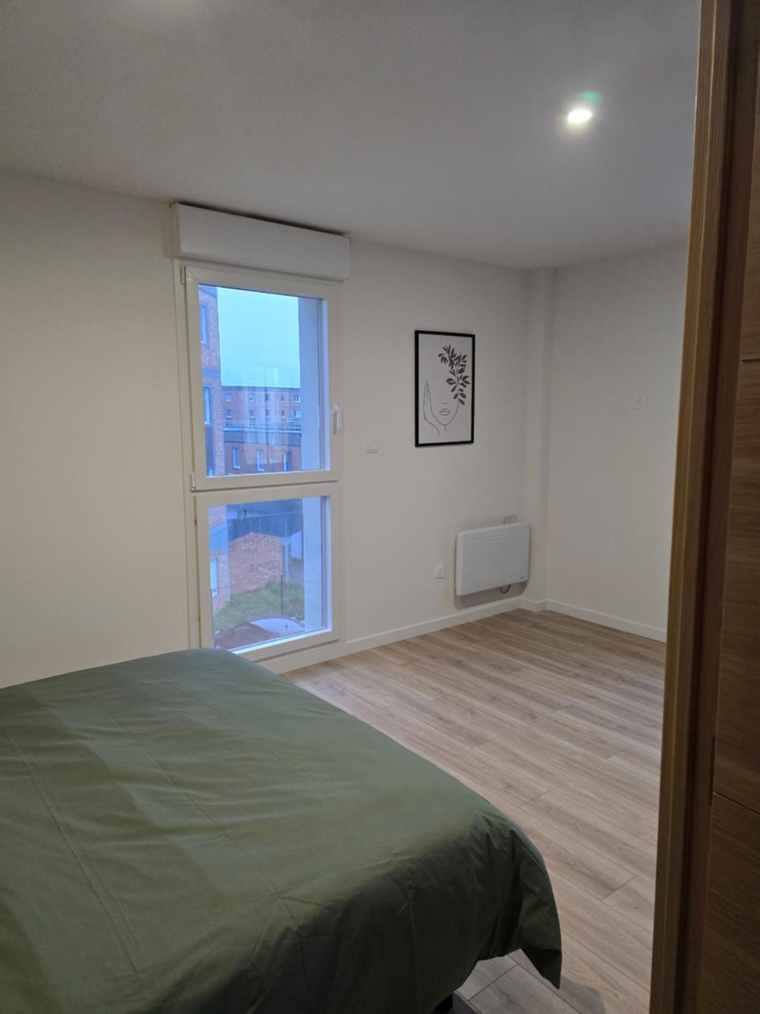 Appartement Cosy Pres De Sceneo Et Auchan Au Dessus Du Fleuriste Bellafleur Longuenesse エクステリア 写真