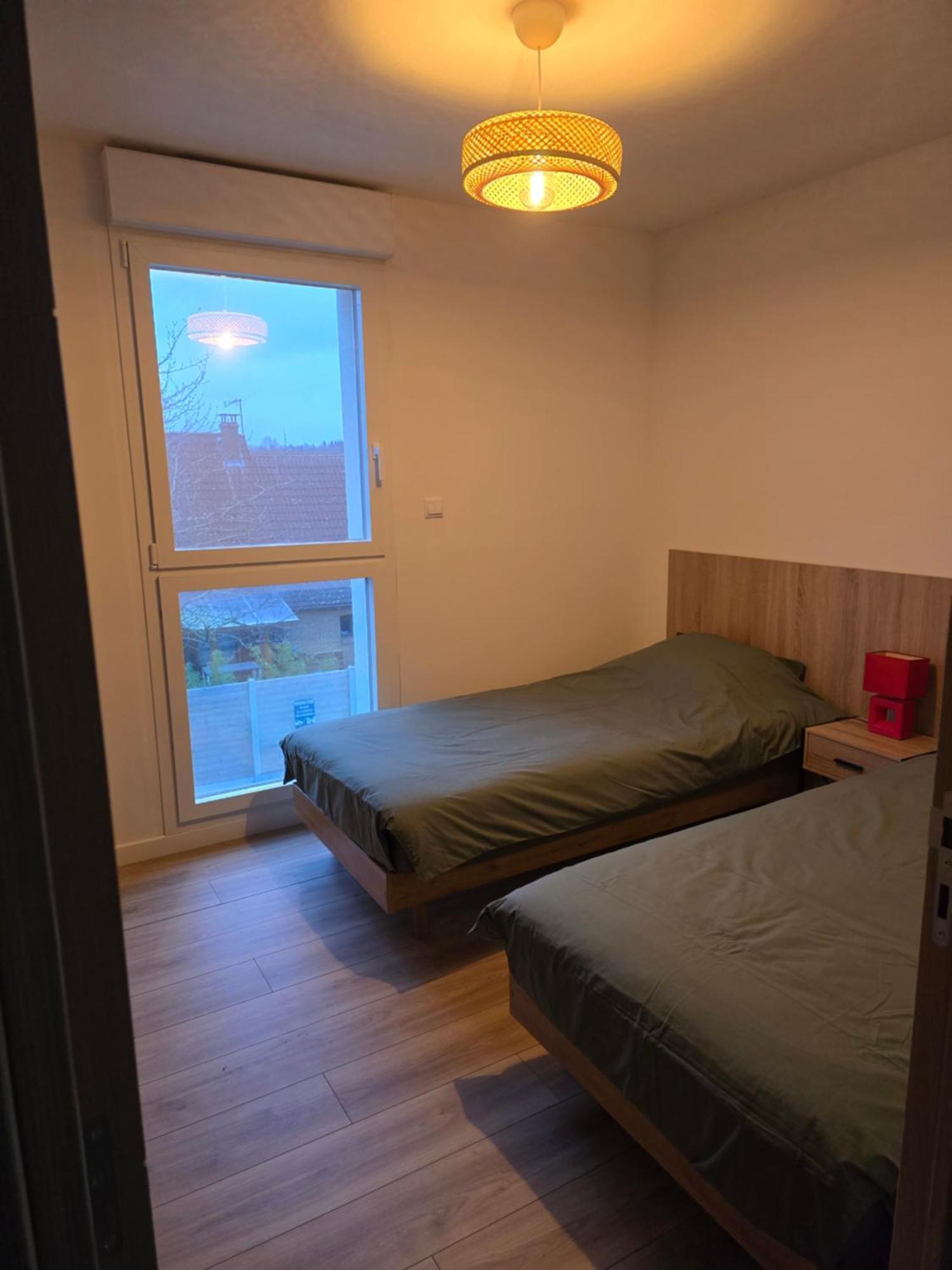 Appartement Cosy Pres De Sceneo Et Auchan Au Dessus Du Fleuriste Bellafleur Longuenesse エクステリア 写真