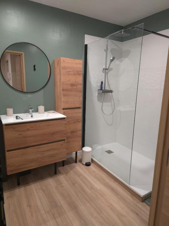 Appartement Cosy Pres De Sceneo Et Auchan Au Dessus Du Fleuriste Bellafleur Longuenesse エクステリア 写真
